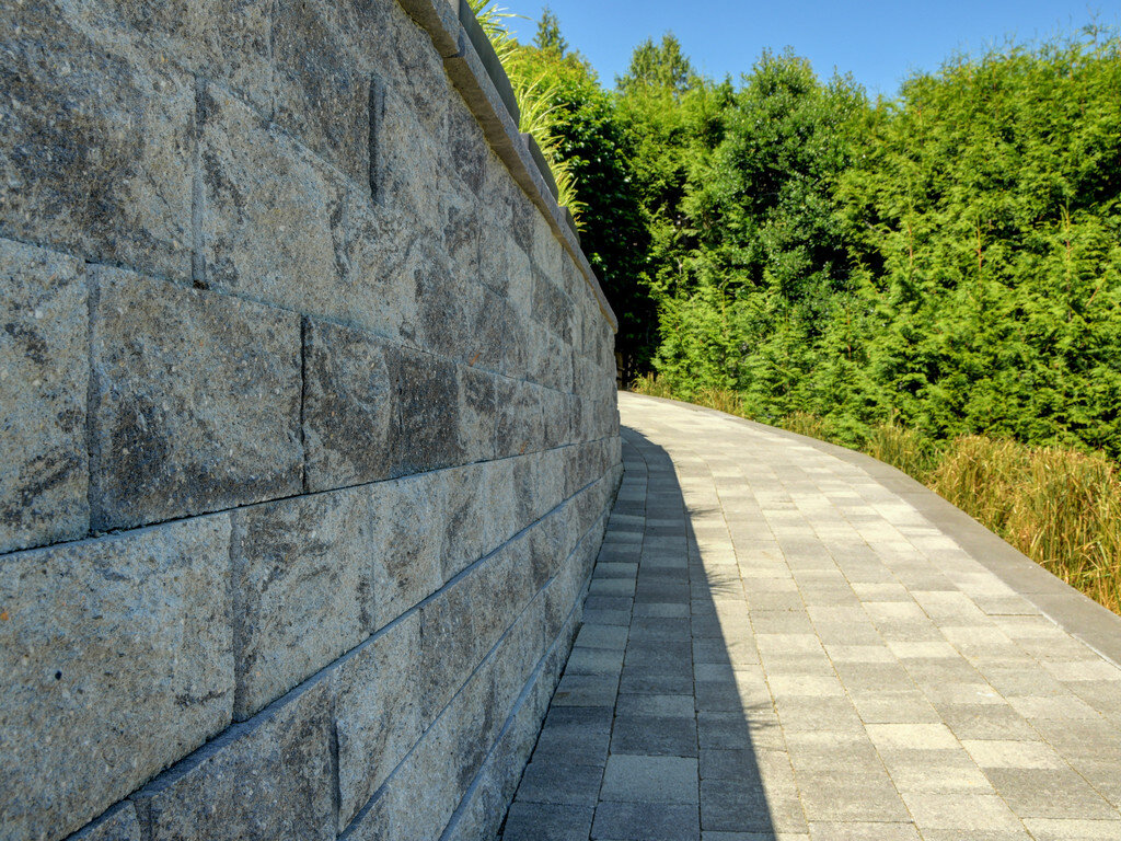 2-retaining-wall-slope-granite.jpg