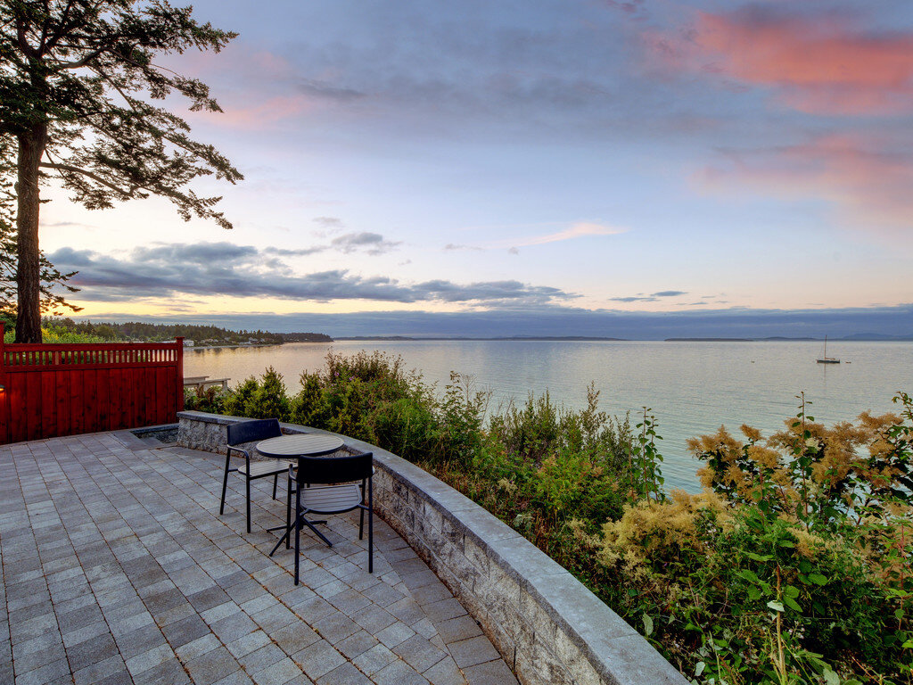 2-abbotsford-wallscape-granite-cynderblock-wall-retaining-wall-pavers-pathway-capstone-outdoor-lower-patio-ocean-view-front.jpg
