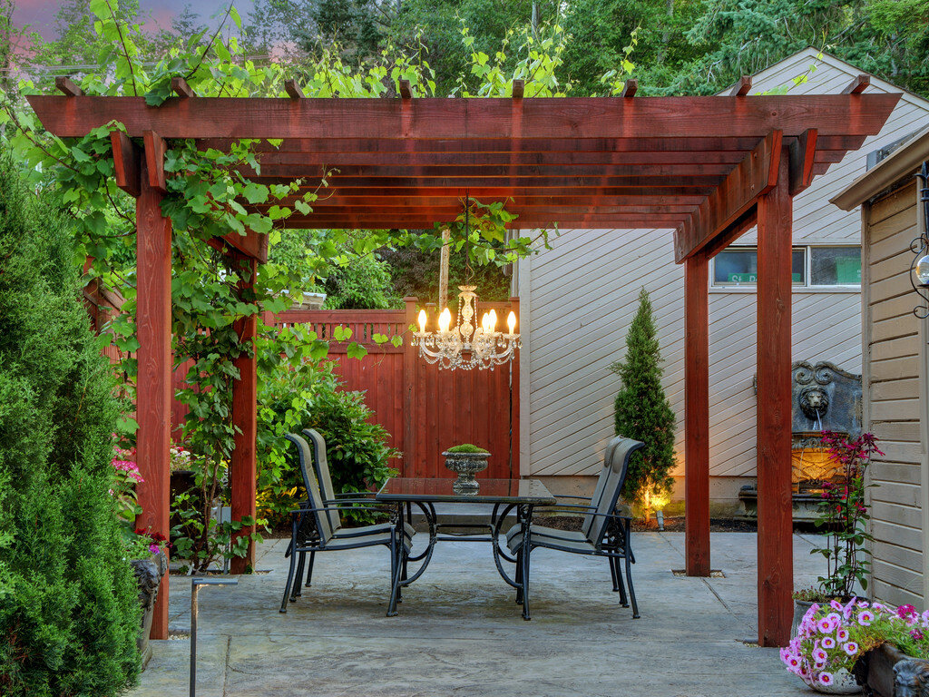 grapevine-trellis-outdoor-dining-colour-changing-chandelier-italian-cypress-lions-head-water-feature-fountain.jpg