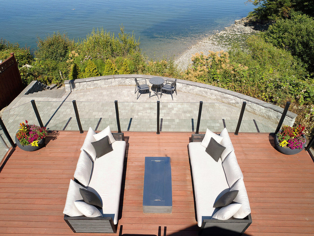 outdoor-patio-furniture-ocean-view-wallscape-granite-cynderblock-wall-retaining-wall-pavers-capstone.jpg