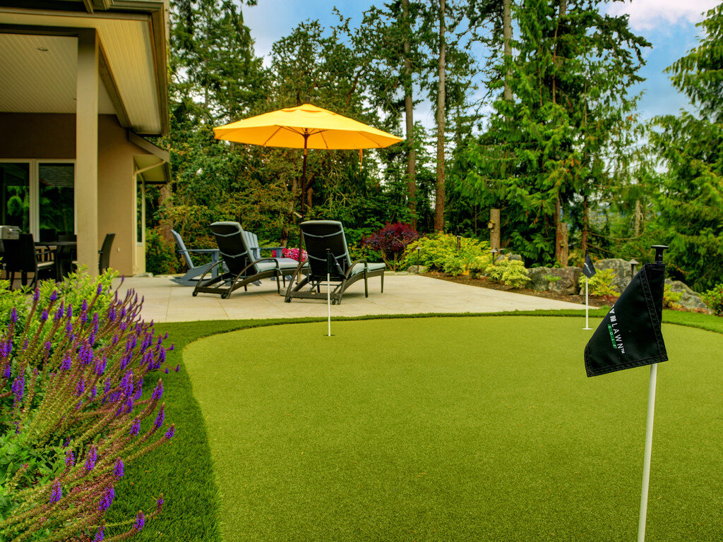 2-aristokrat pavers-abbotsford pavers-outdoor-lounge-seating-patio-putting-green.jpg