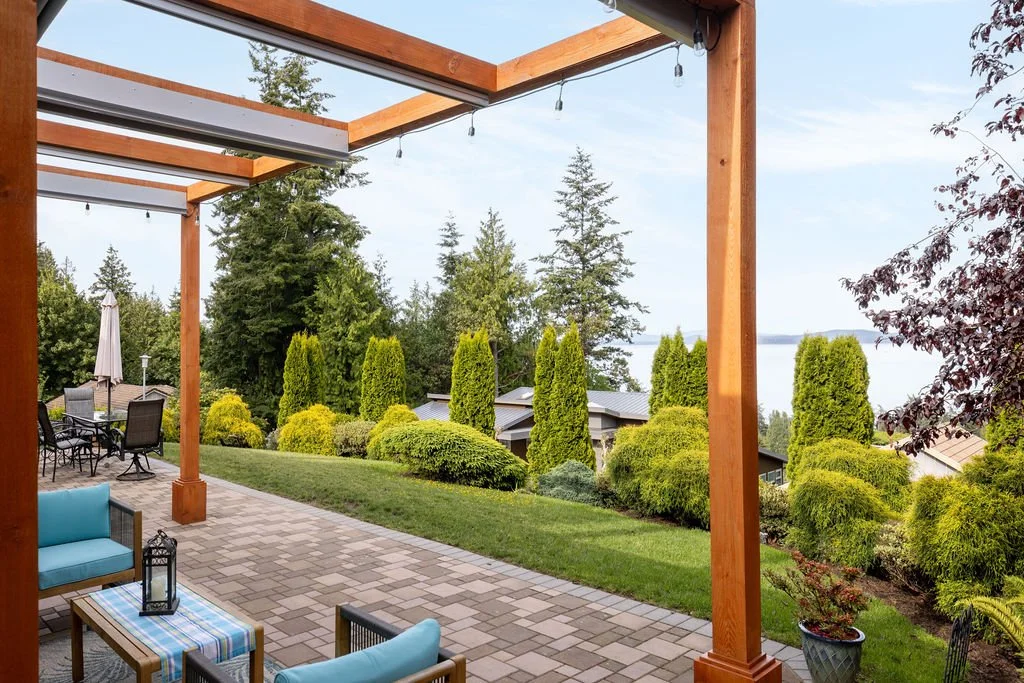 VictoriaBC-Mustanglandscape-cedars-pergola.jpg