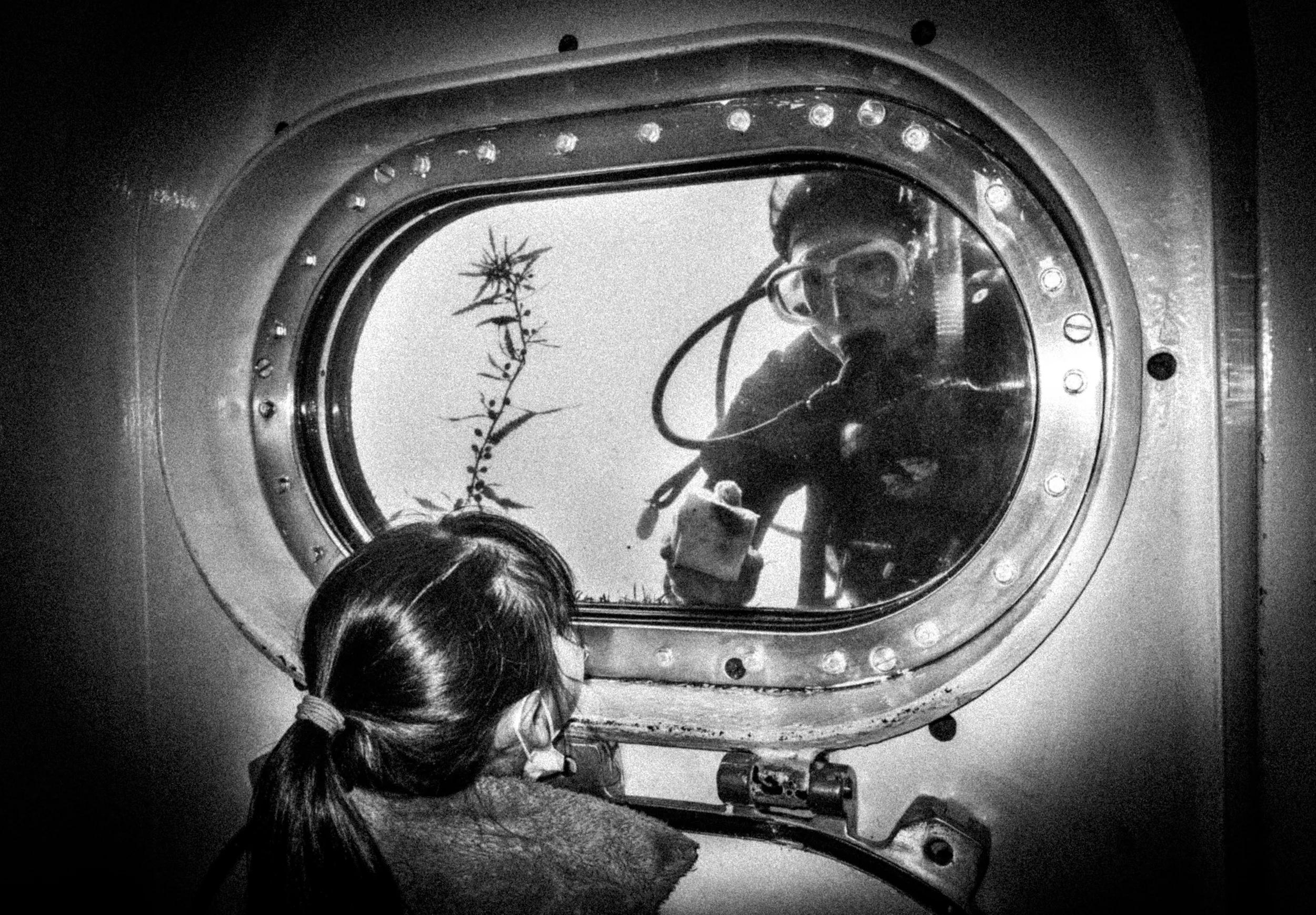 Underwater, Katsuura 2017 from the series Tokyo is Yours ©Meg Hewitt