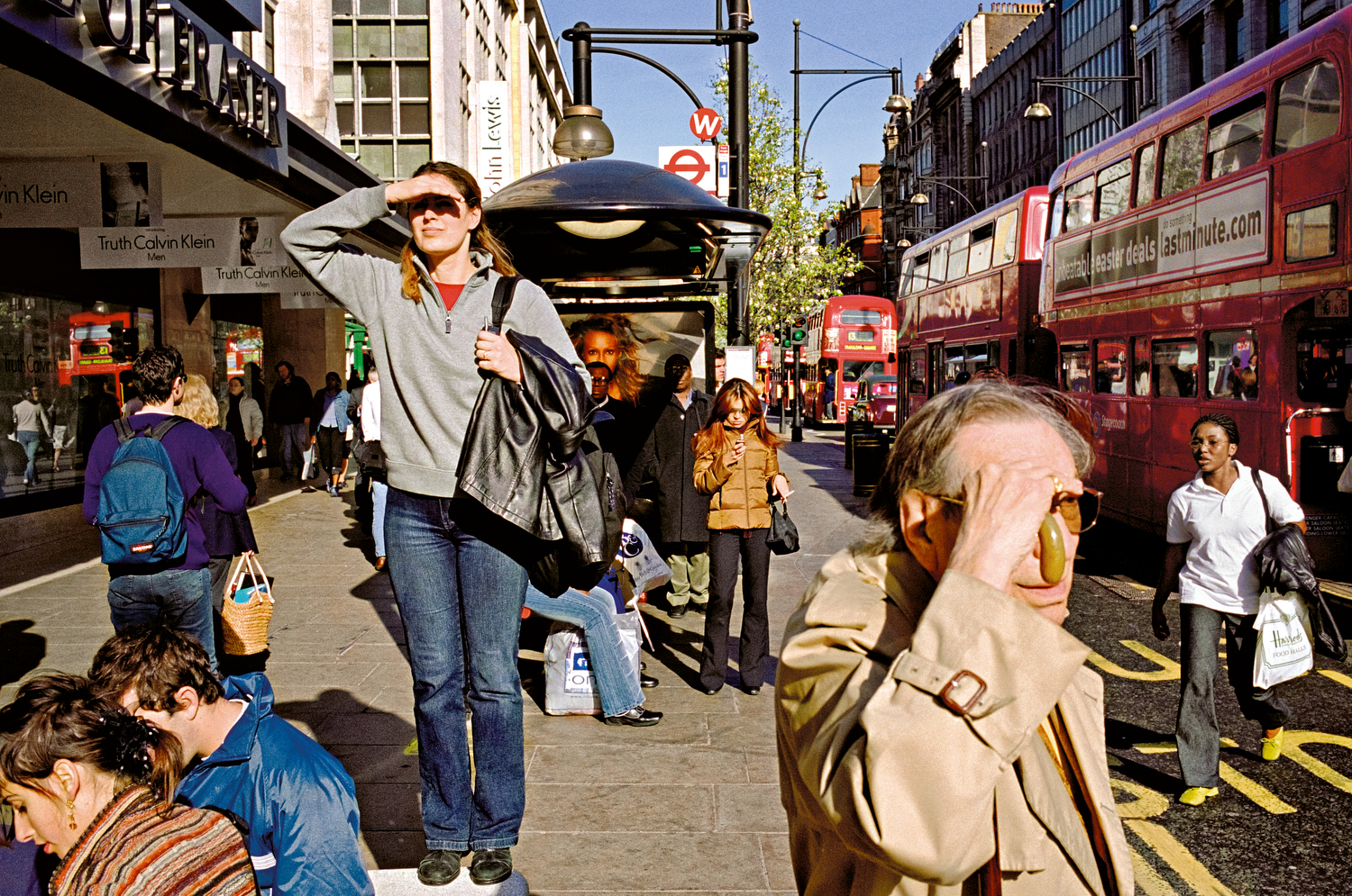 MATT STUART_PHOTOGRAPHER_STREET_COLOUR_LONDON_01.jpg