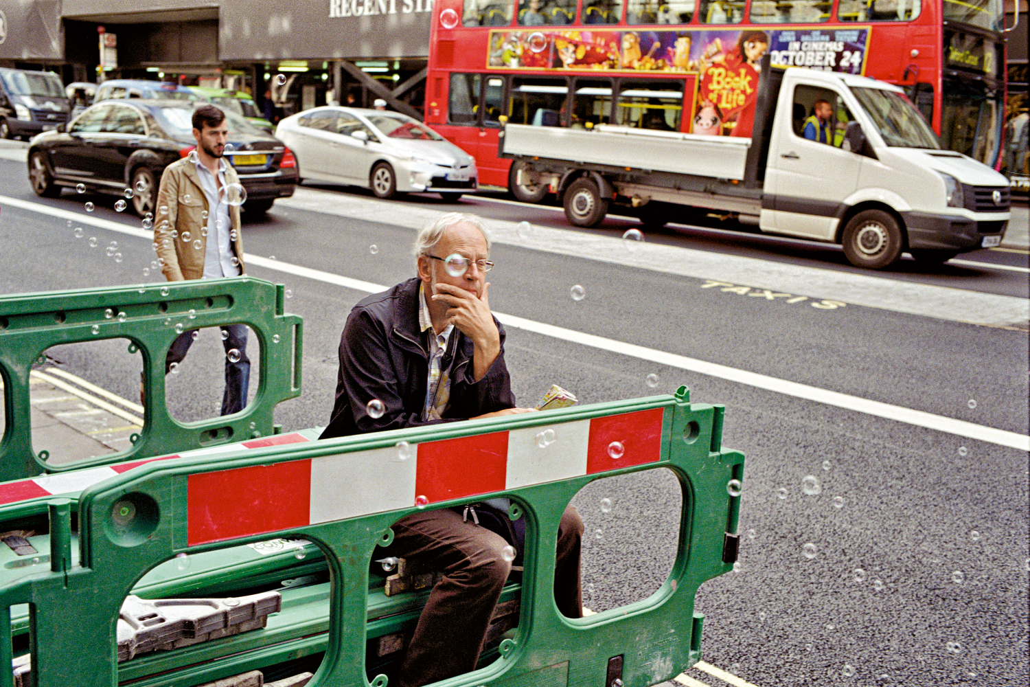 MATT STUART_PHOTOGRAPHER_STREET_COLOUR_LONDON_11.jpg