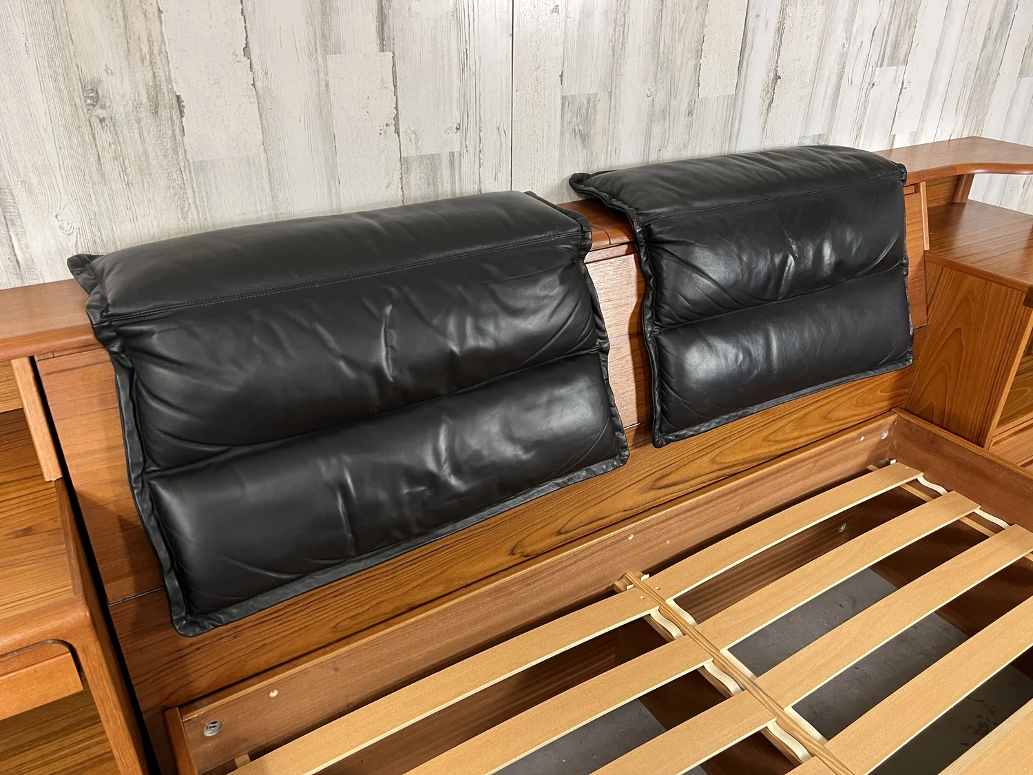 GMGT116○Torring Mobelfabric / トーリング ライテ Torring Mobelfabrik Platform Bed- Queen Size — Kubisak Modern Design
