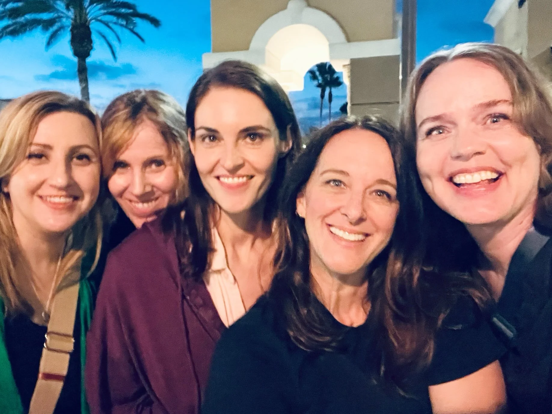 You know what&rsquo;s  better than dinner &amp; a movie with author friends? Nothing. Those big laughs, long hugs, and real talk are the elixir for many things. 

Swipe for some of our books.📚❤️