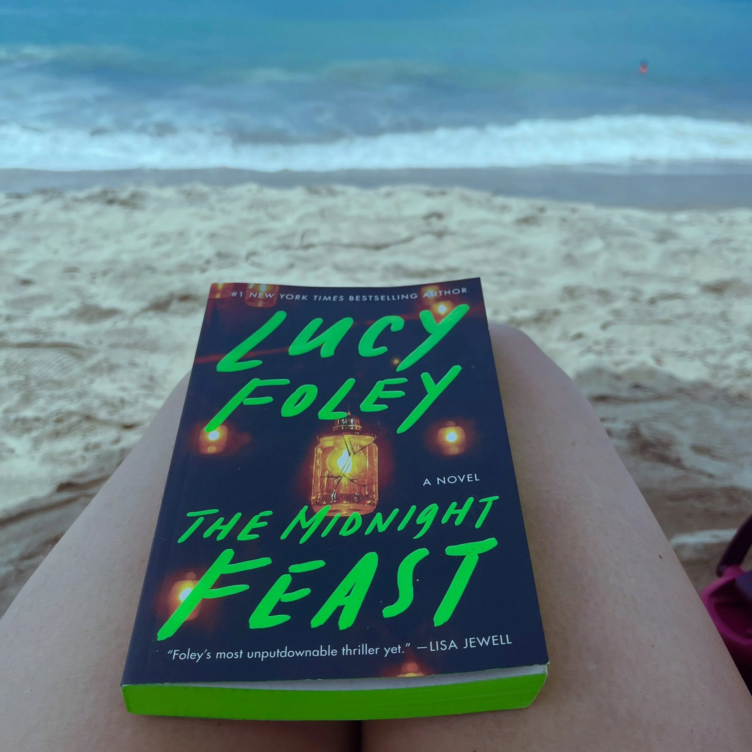 Today&rsquo;s staycation/slaycation view brought to you by the beach and @lucyfoleyauthor! 😉🏮💚🏝️