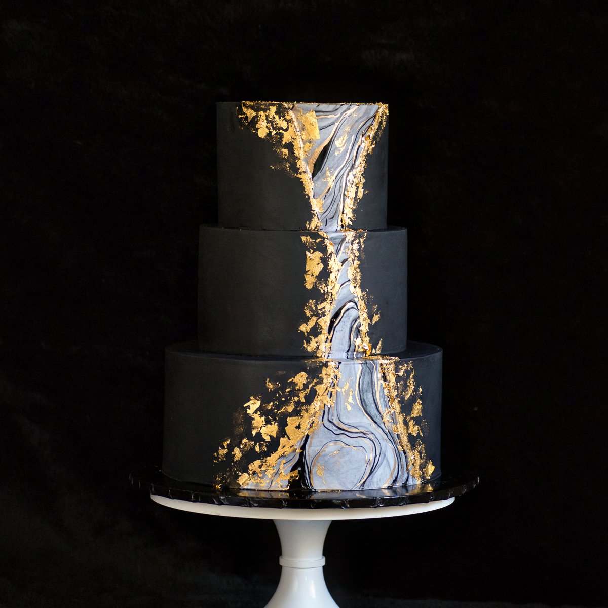 Black and gold 40th Birthday Cake
