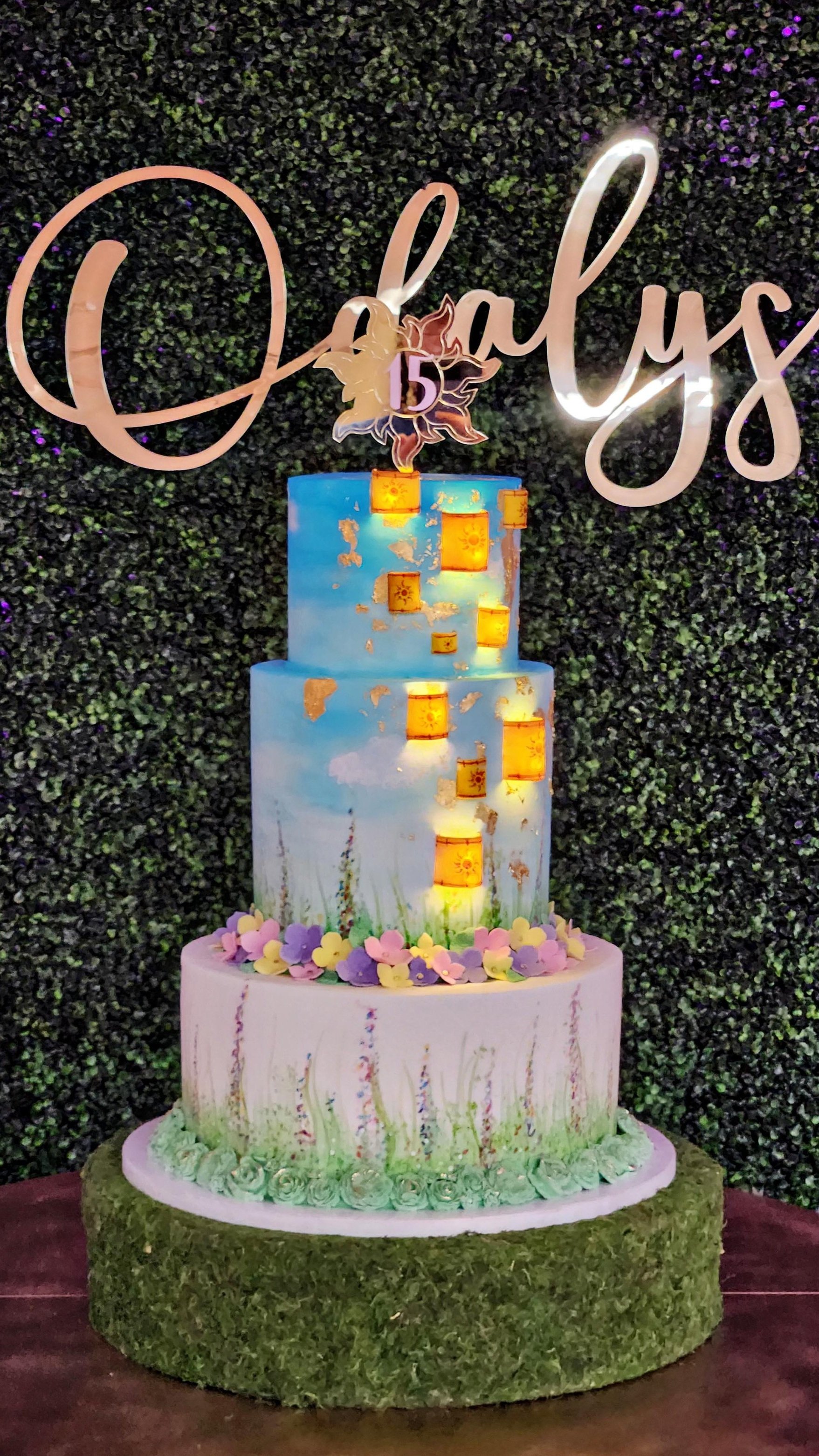 tangled+birthday+cake_Blue+Lace+Cakes.jpg