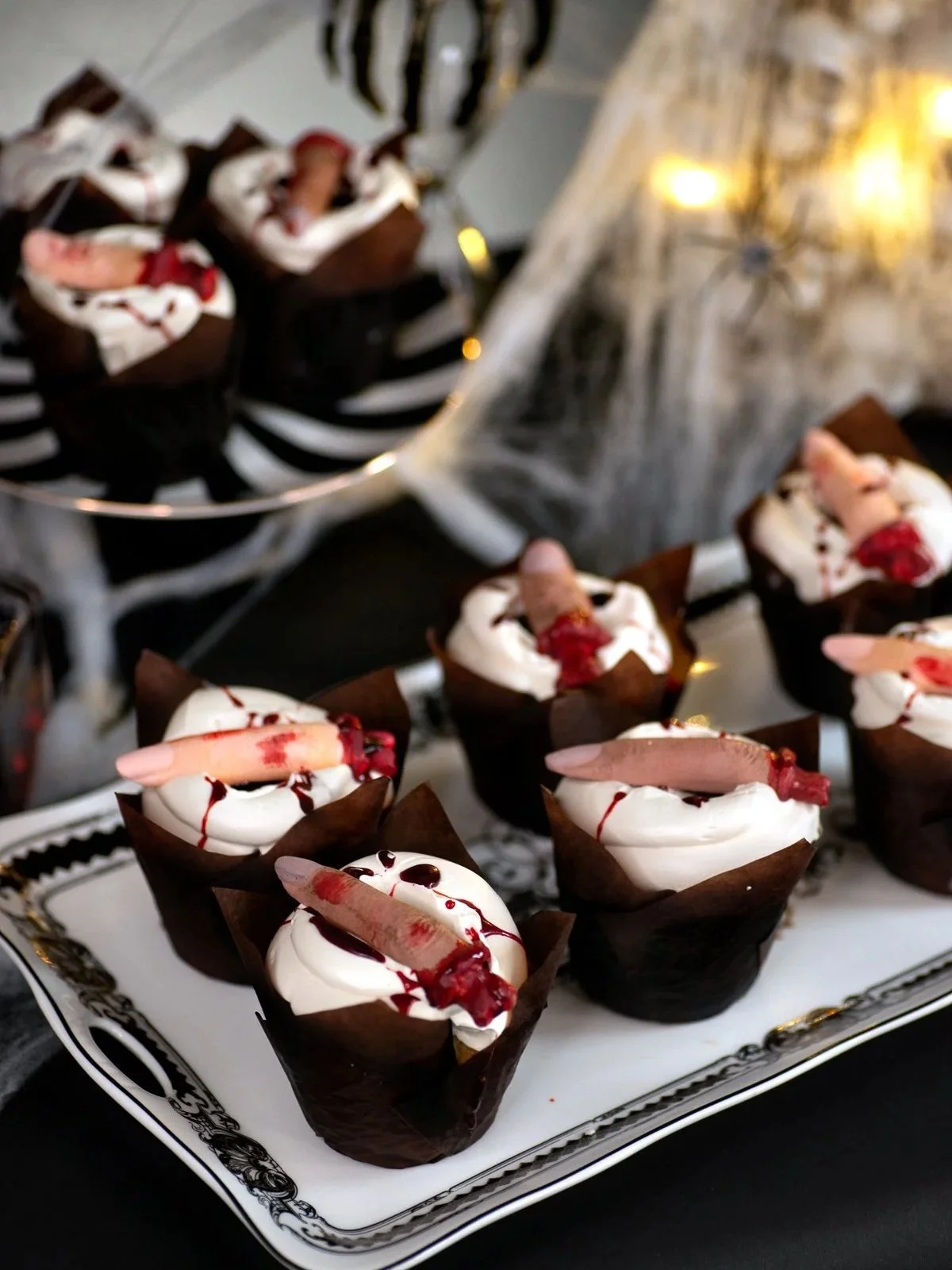 Bloody+Finger+Halloween+Cupcakes_Blue+Lace+Cakes-101.jpg