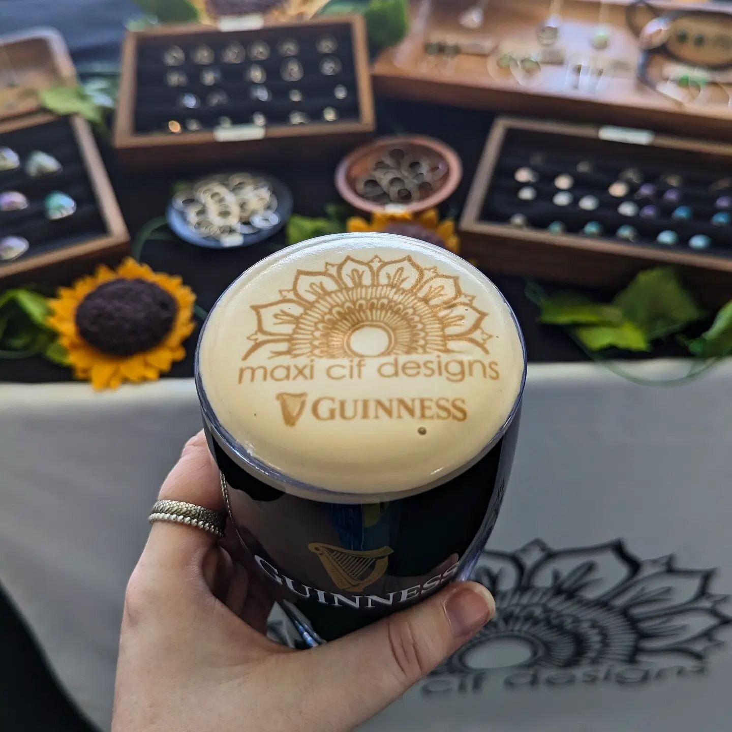 I'm at @guinnessbrewerybalt until 8 pm today to celebrate St Patrick's Day! I have lots of green jewelry and good vibes in the big tent 🎪
I'm also completely obsessed with my logo beer ☘️🍺
#stpatricksday #guinnessbaltimore #baltimorehandmade #balti