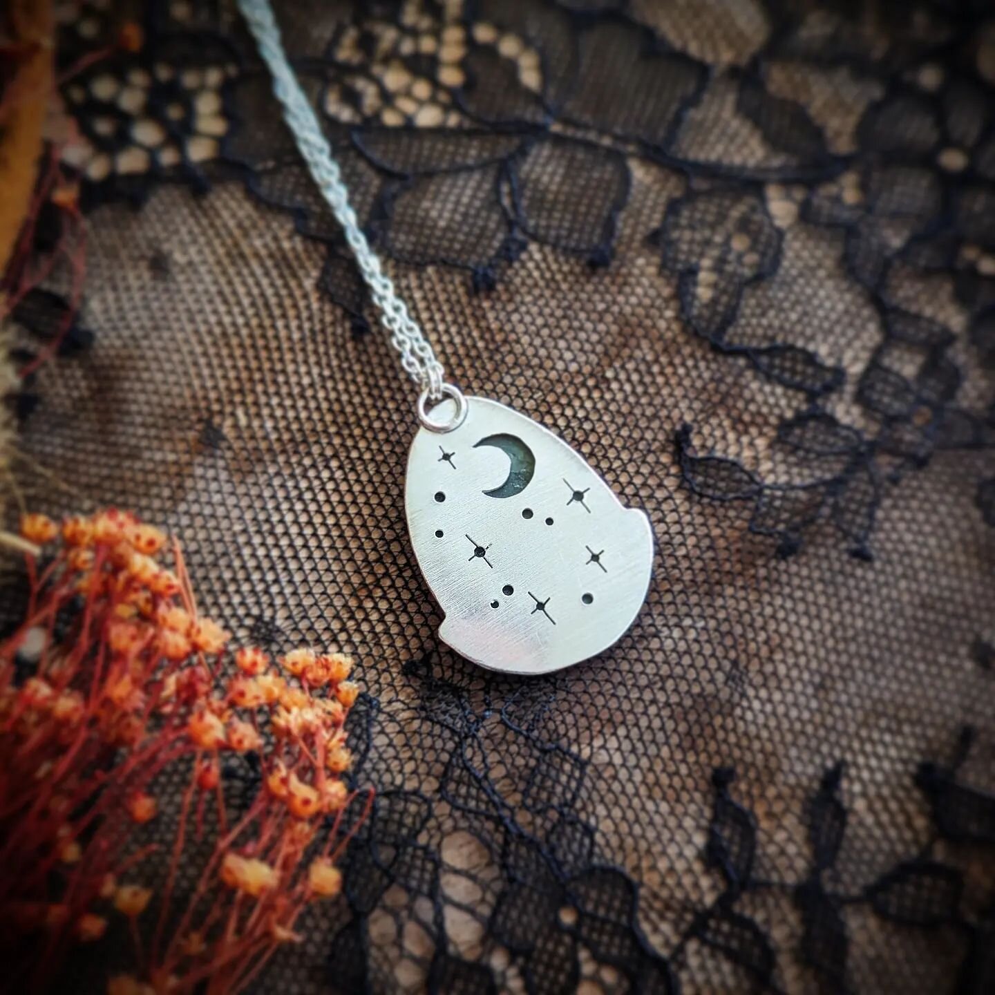 It's all about the hidden details! I hand pierce a unique night skyscape on the backplate of every piece in the Starry Night collection. These details show through the front of the stone when you hold it up to the light! I cut this particular Labrado