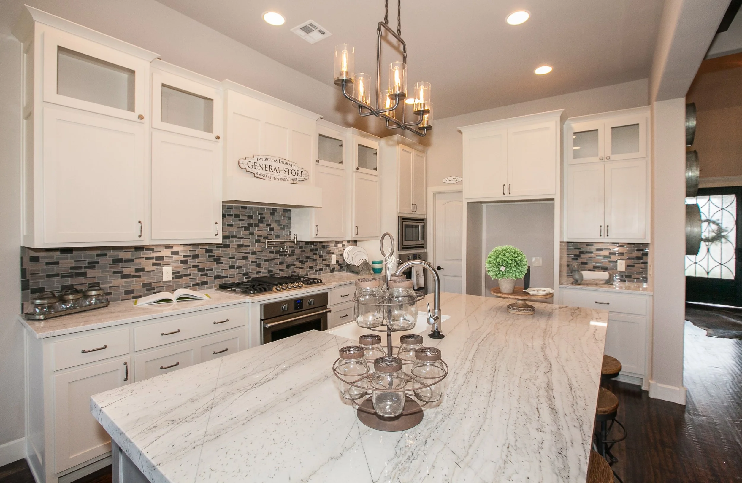 012_Kitchen.jpg