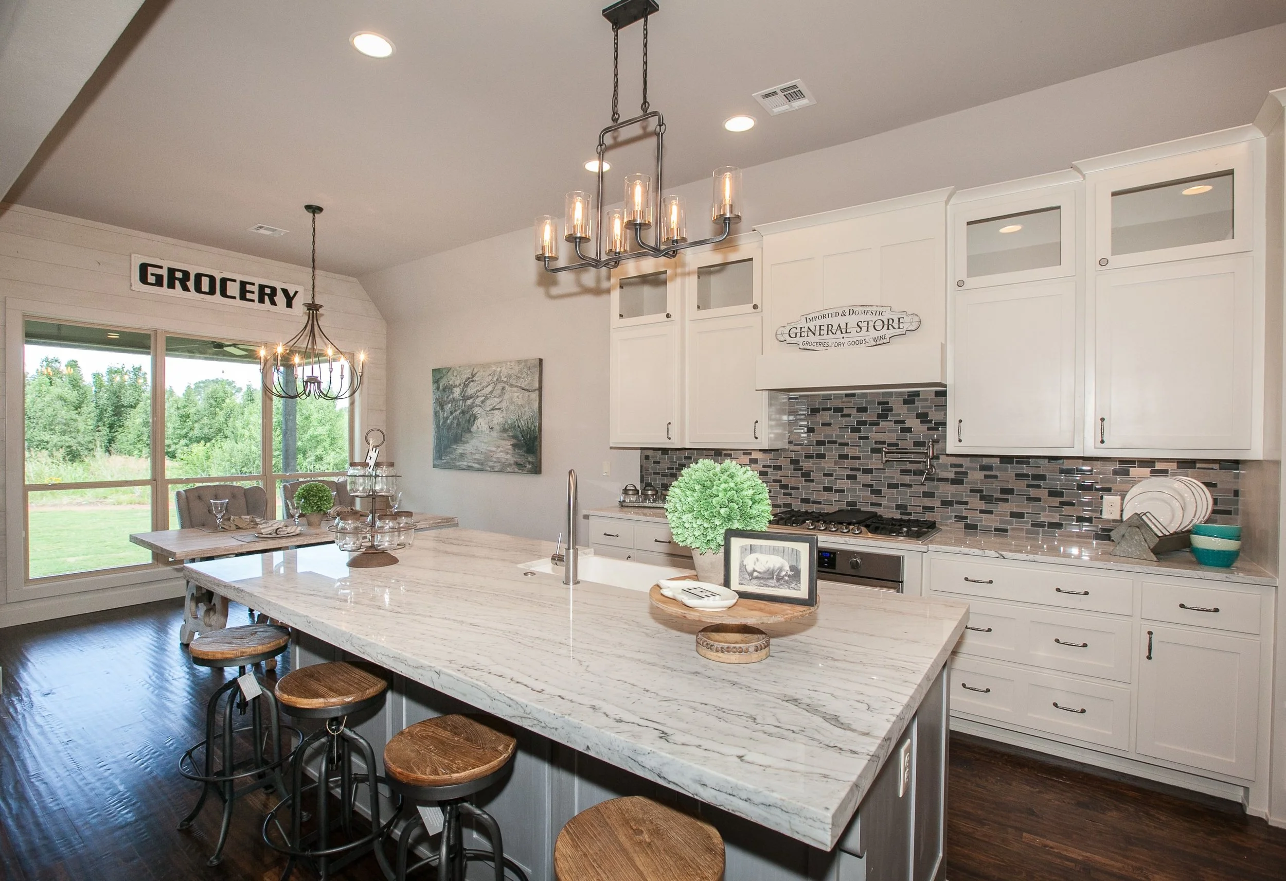 014_Kitchen.jpg