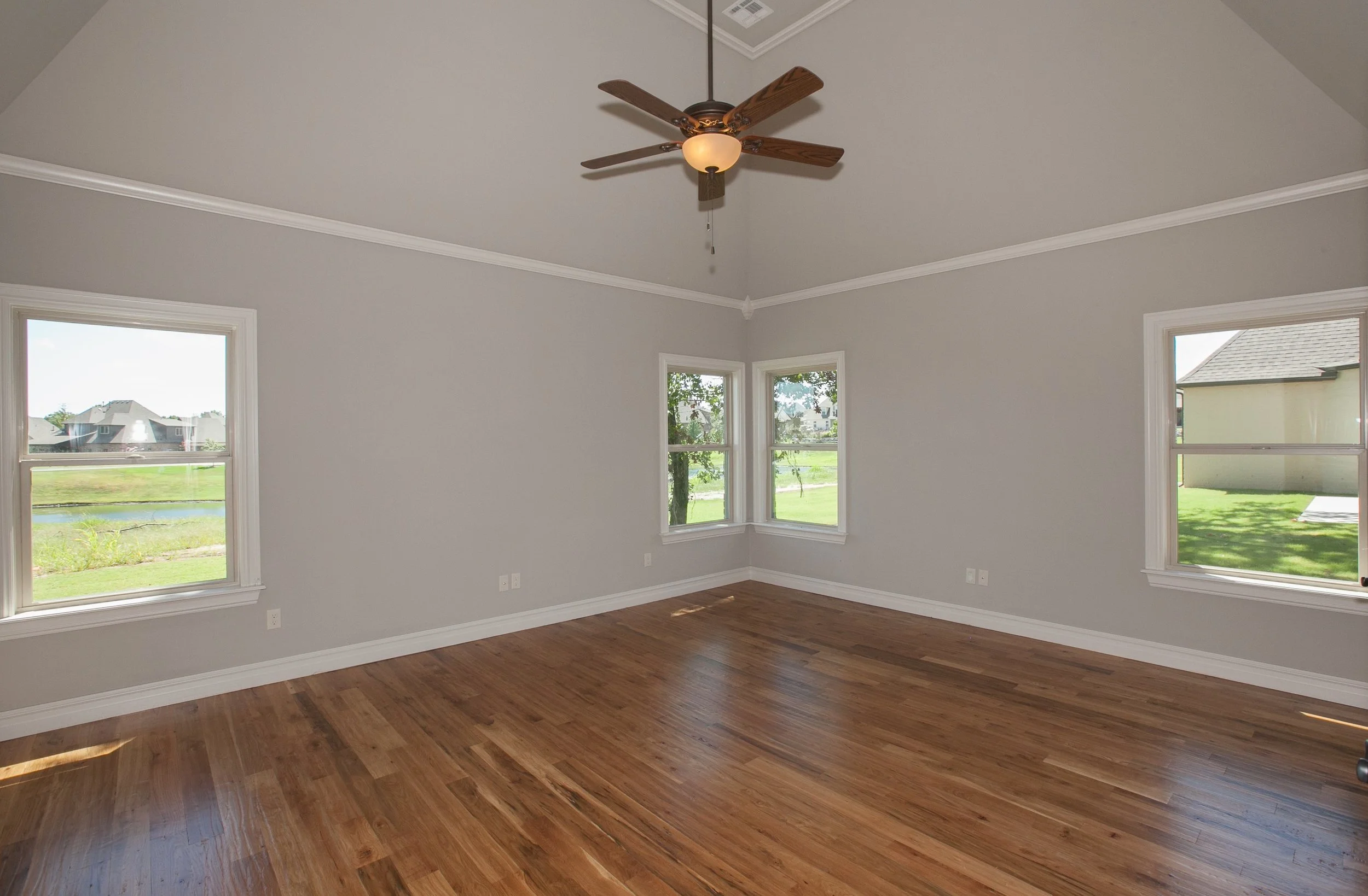 018_Master Bedroom.jpg