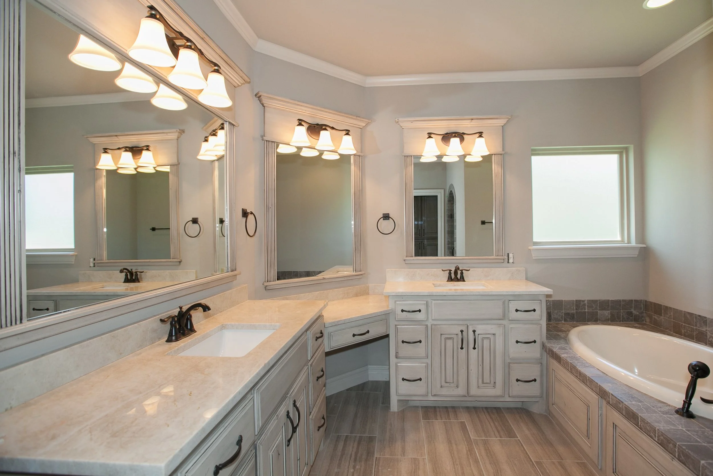 020_Master Bathroom.jpg