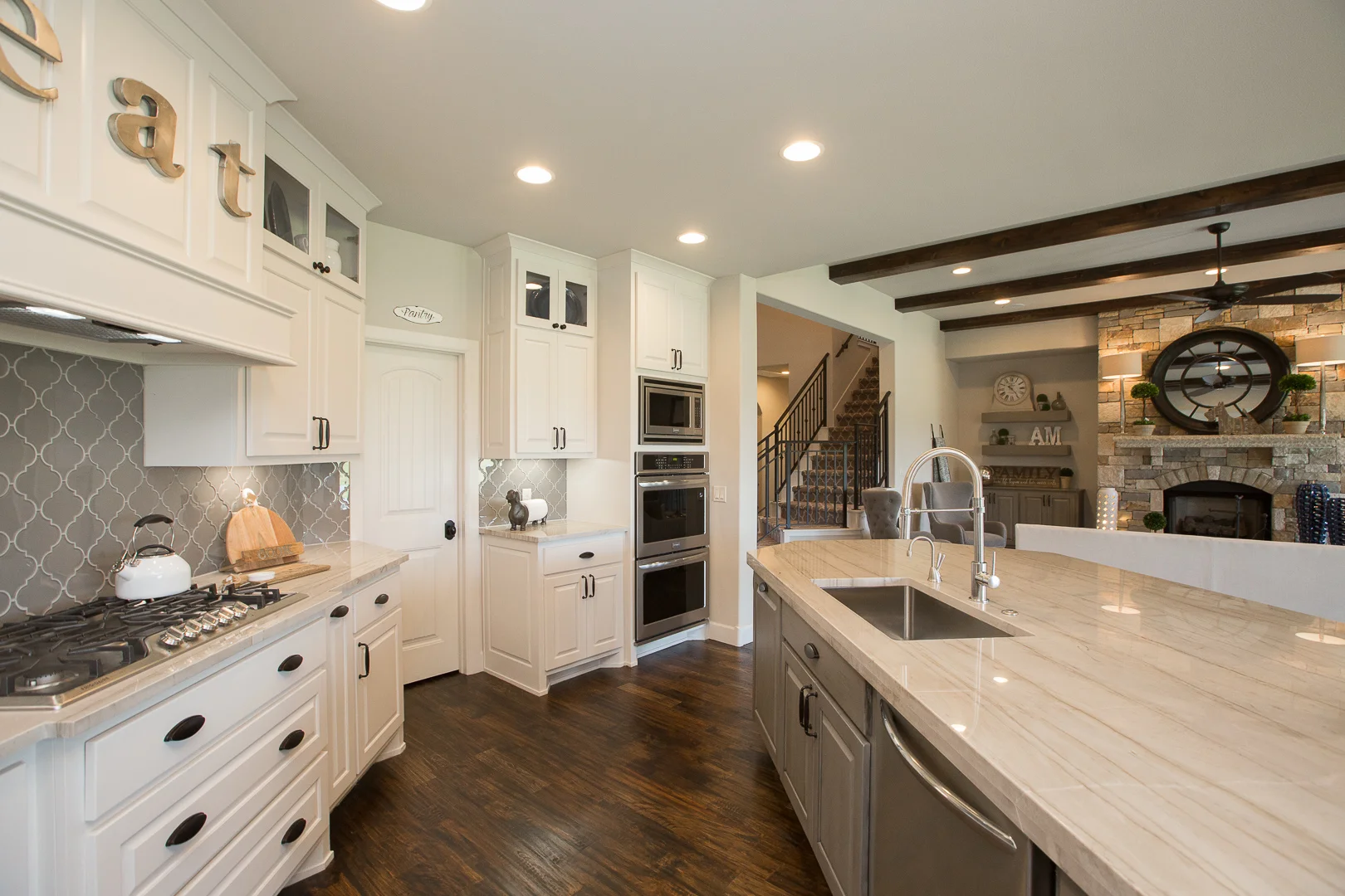 021_Kitchen.jpg