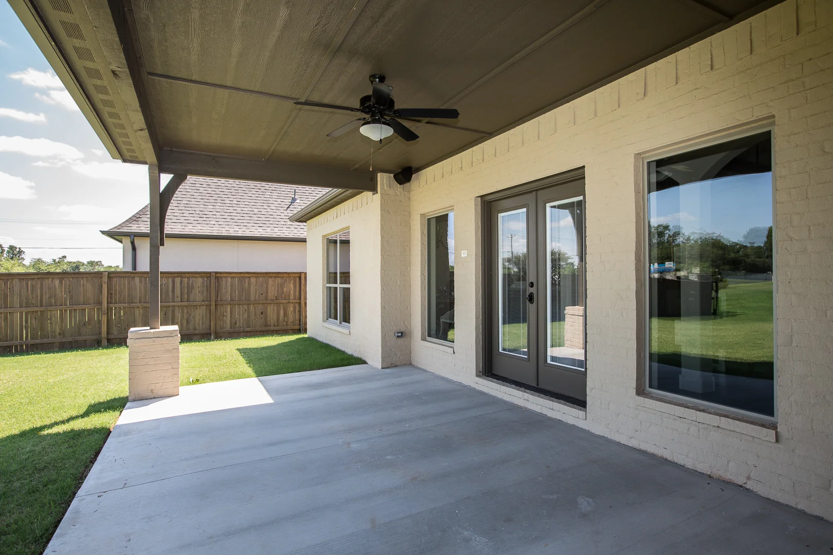 037_Covered Patio.jpg