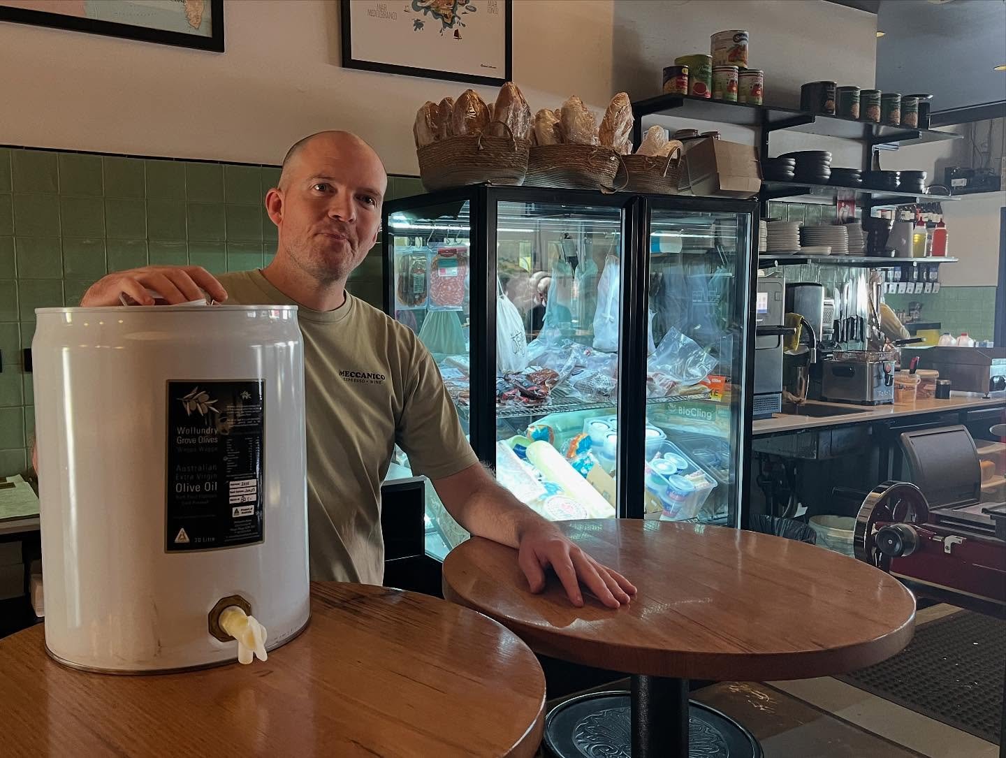 Locals supporting locals.
Karl, the proprietor of #meccanico_wagga , a cosy European style cafe &amp; bar is now using Wollundry Grove EV olive oil in their kitchen. Yay! ❤️