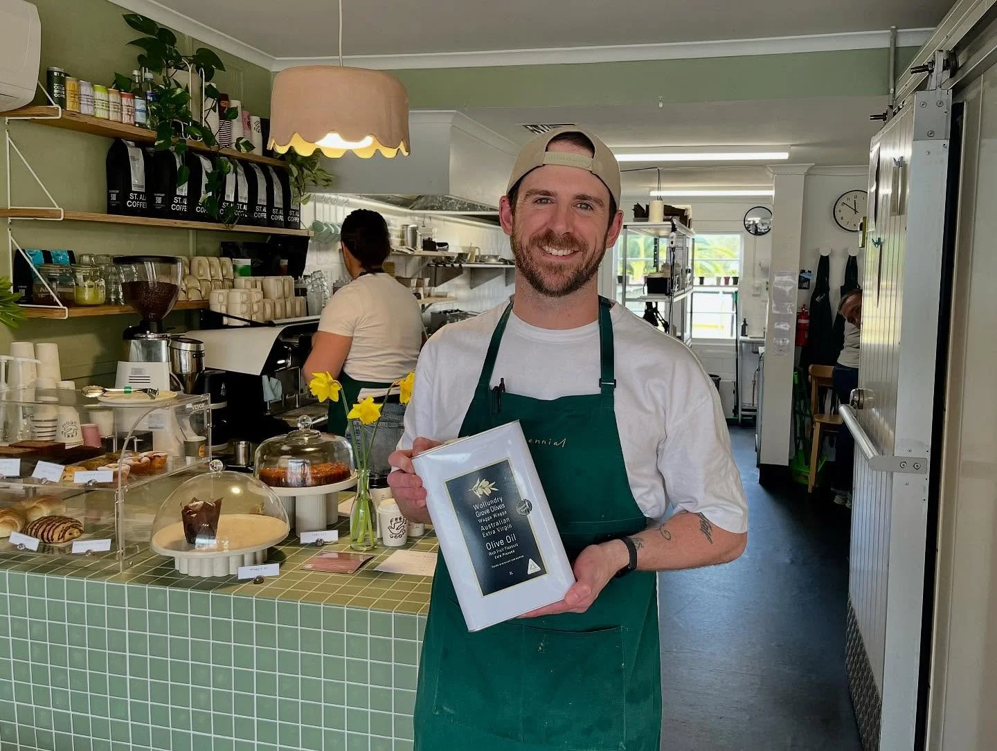 Locals supporting locals.
Troy, owner/chef @theperennialwagga 
always whips up amazing fusion style food 😋
Moroccan spiced fried cauliflower salad with added grilled chicken. Yummy&hellip; 😋