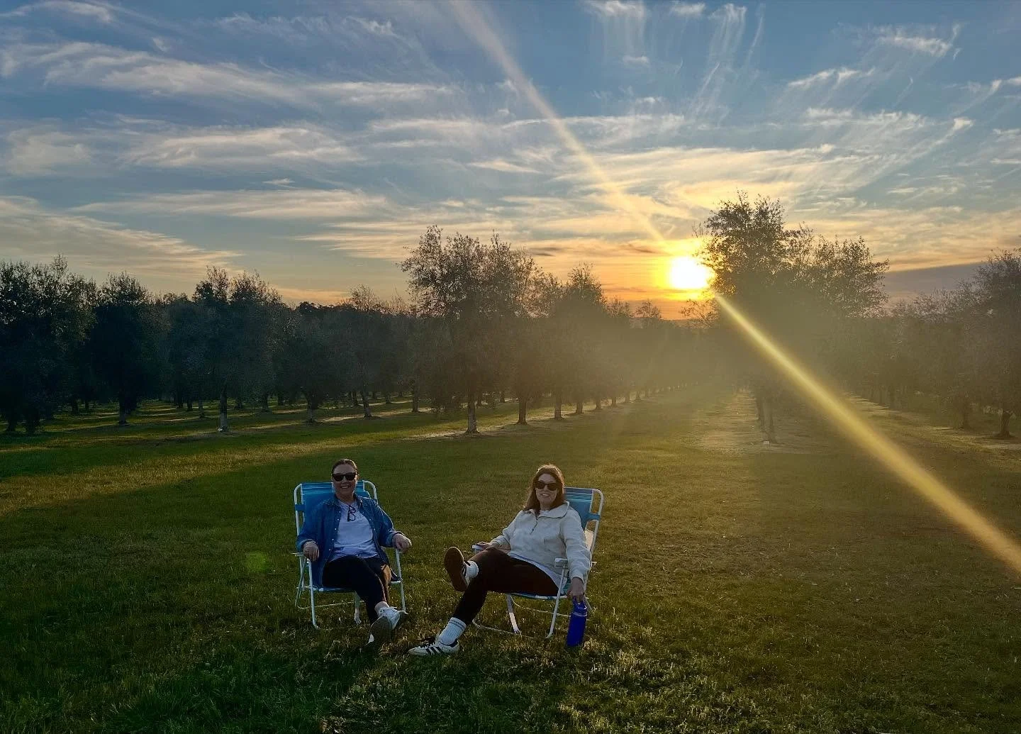 Sun setting ❤️
@visitwaggawagga who are working tirelessly on something special and exciting for October 2025.
All the girls need now is a glass of Borambola Sparkling Brut 🥂 😁
Watch this space 😍