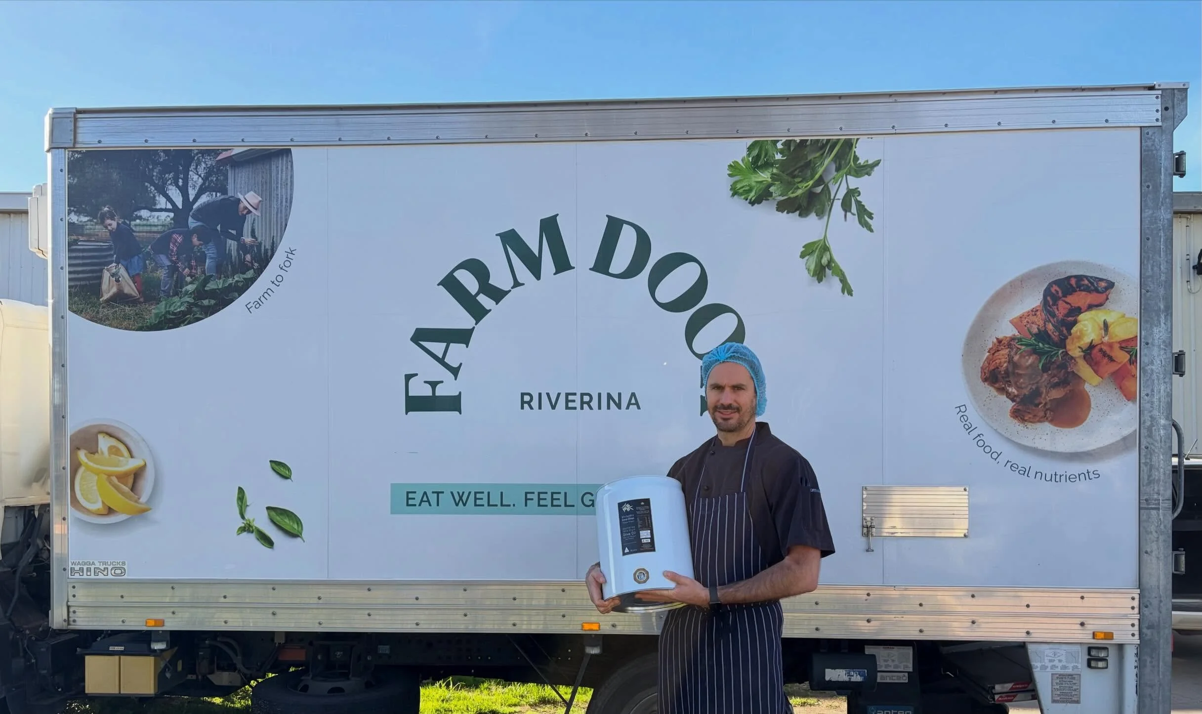 The master chef, David Obudzinsky at Farm Door out of his kitchen comfort for a photo shot😜
@farmdoorau freshly frozen cooked delicious food for your convenience.