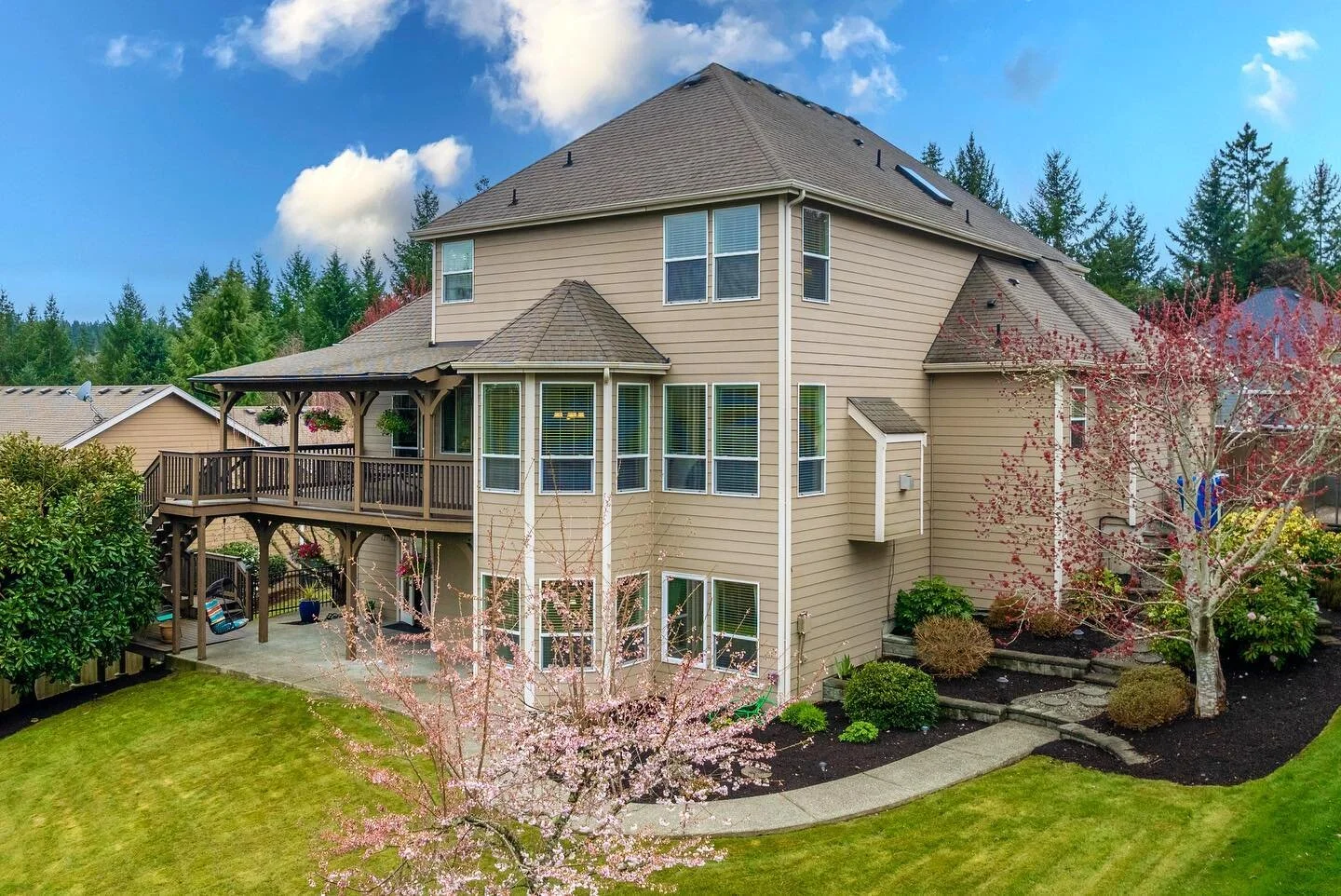 Fantastic Gig Harbor home hits the market&hellip; and goes pending in 24hrs!! ⚡️❤️🤩

#gigharborrealestate #golflife #pugetsoundrealestate #springmarket #milliondollarhomes 
#thurstoncountyrealestate
#piercecountyrealestate
#kingcountyrealestate #sea