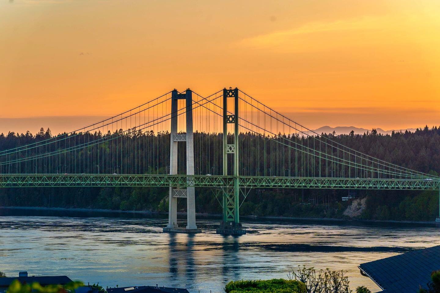 Sunset city from this gorgeous Narrows view home!!! Can&rsquo;t wait to show this mid century beauty off 🌅🌄😍

#narrowsbridge #northtacoma #waterviews #piercecountyrealestate 
#midcentury #luxuryrealestate
#washingtonrealestate #pnwliving #pnw_shoo