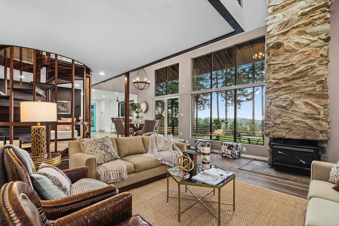 Mid century AND modern, with private acreage and a view? 🤩🤩

#midcenturymodern #kingcountyrealestate #seattlerealtor #piercecountyrealestate #pnwhomes #nwrealestate #nwbestrealestatevideo #estatehomes #countrylife