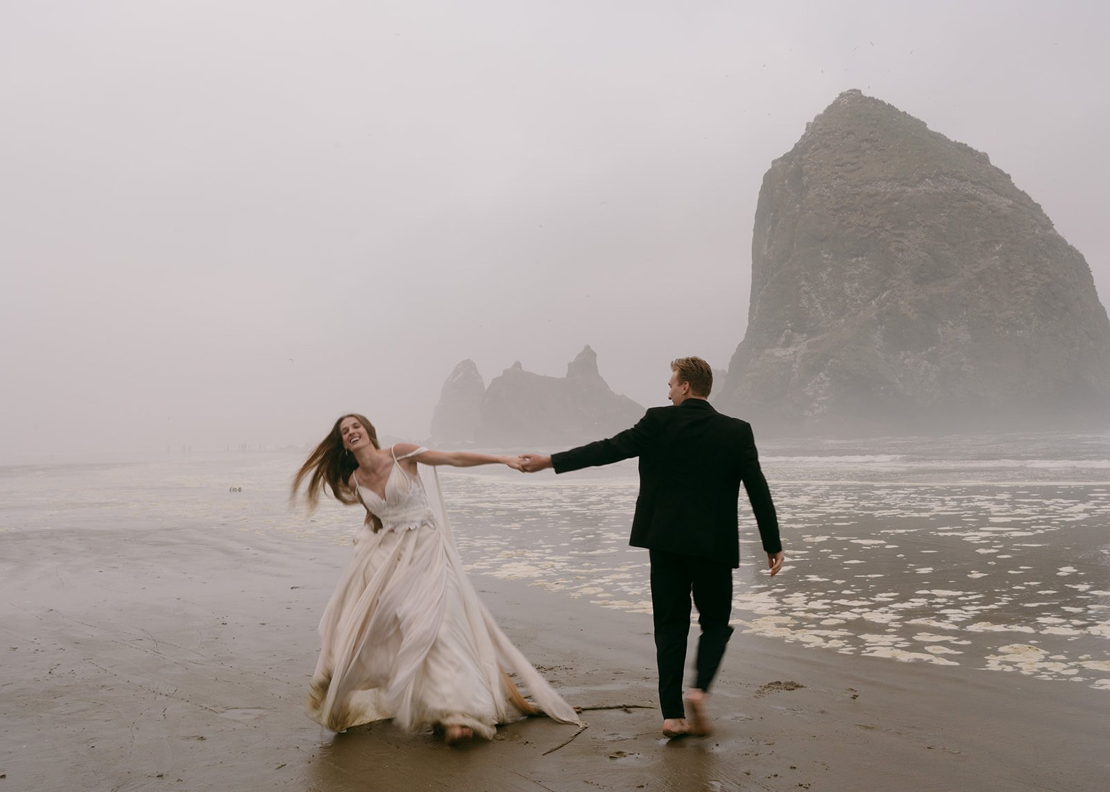   Heidi wedding dress . Elopement in Cannon Beach, Oregon Coast. Photo by  Macayla Lott Photo .  