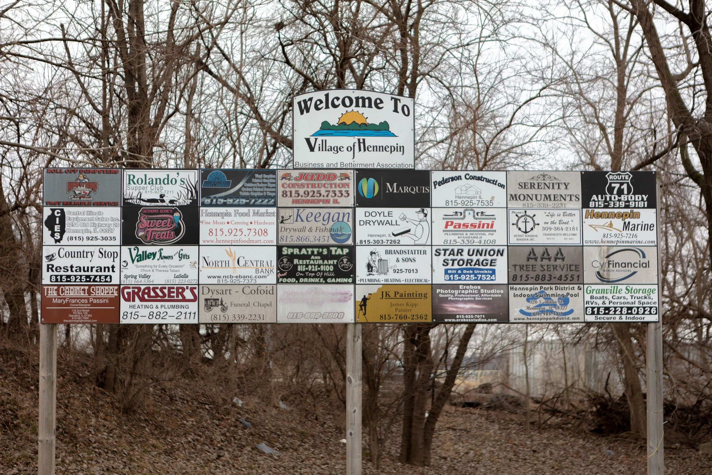 Hennepin Business Sign