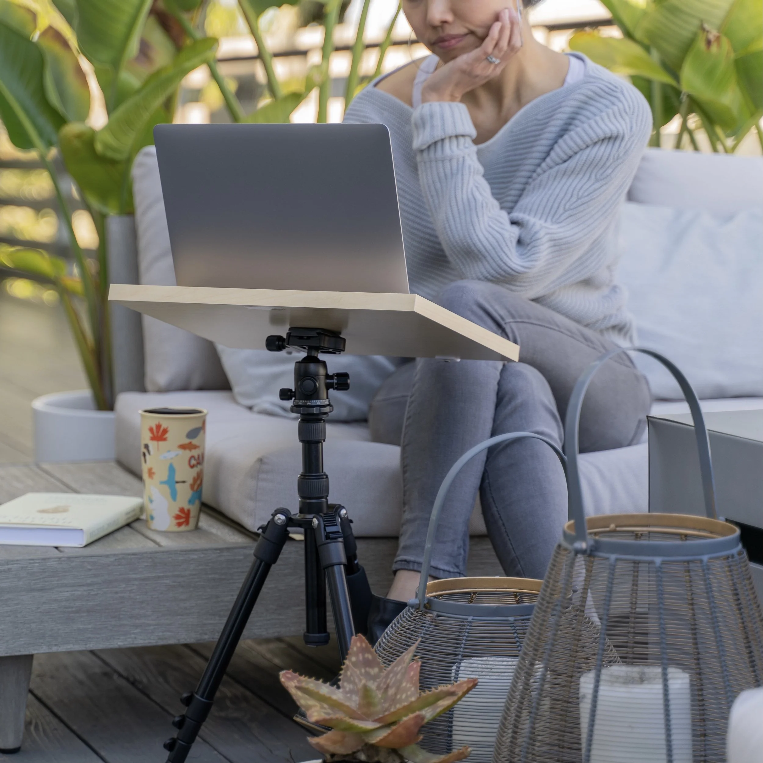 Tripod Desk — Intension Design