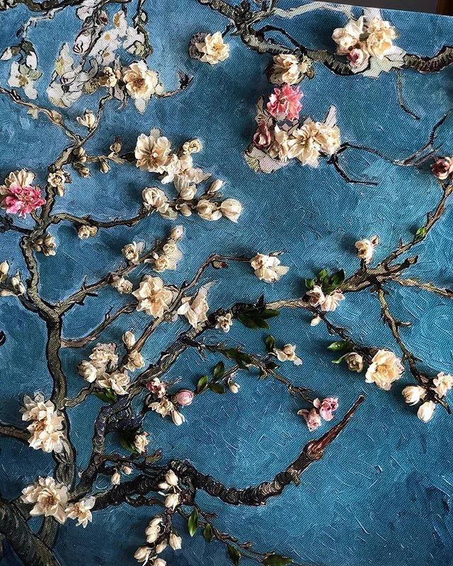 Working on a lil art proj... I kinda like it and can&rsquo;t wait to finish this piece ☺️💗 #floralart #bohoart #vangogh #driedflowers #preservedflower #floralcanvass