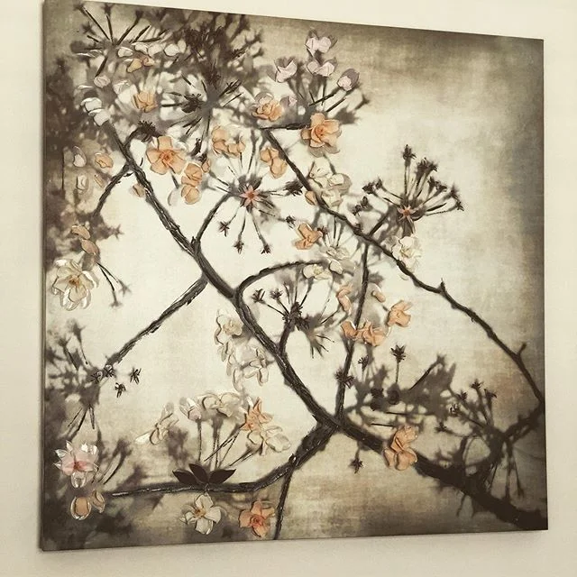 Just finished another floral art canvas ☺️ this one is huge and took more work but with the help of my in laws who watch our lil one... I managed to finish this piece 💗

#preservedflowerart #preservedflower #preservedroses #floralart #floralcanvas #
