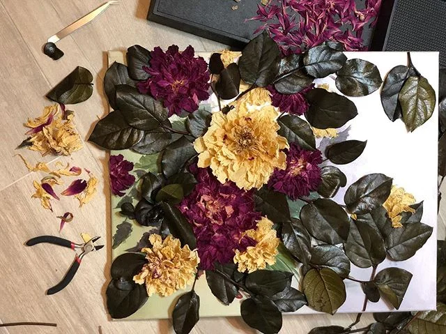 My recent proj is finally done 🤗 #nofilter needed and phew this is by far the hardest work till my next one... a mural 3D art 😁 #driedfloralart #driedflowers #3Dfloralart #presevedflowers #art #bohoart