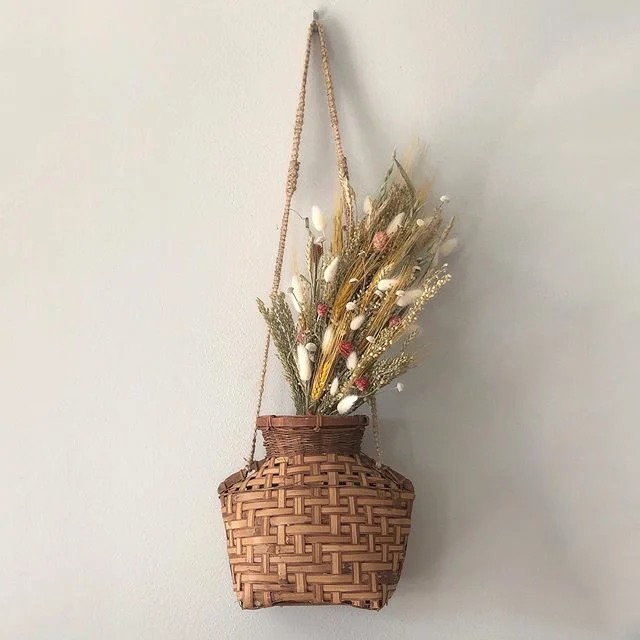 Fixed up an old broken basket and made a macrame rope to make it a wall hanging preserved floral decor 🤗 
#fall #preservedflower #driedflower #floraldecor #bohemian #bohodecor #rusticdecor #macrame