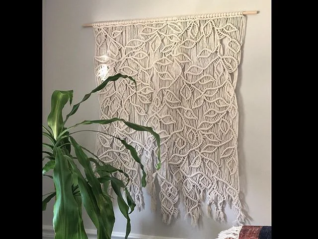 The biggest macrame piece I made by far... hoping that it will preoccupied my hands for at least a week. 😅 ended up finishing it in three days 🤦🏻&zwj;♂️ Now, I needed to make room were to hang it so maybe I can start something bigger? 🤔

Swipe fo