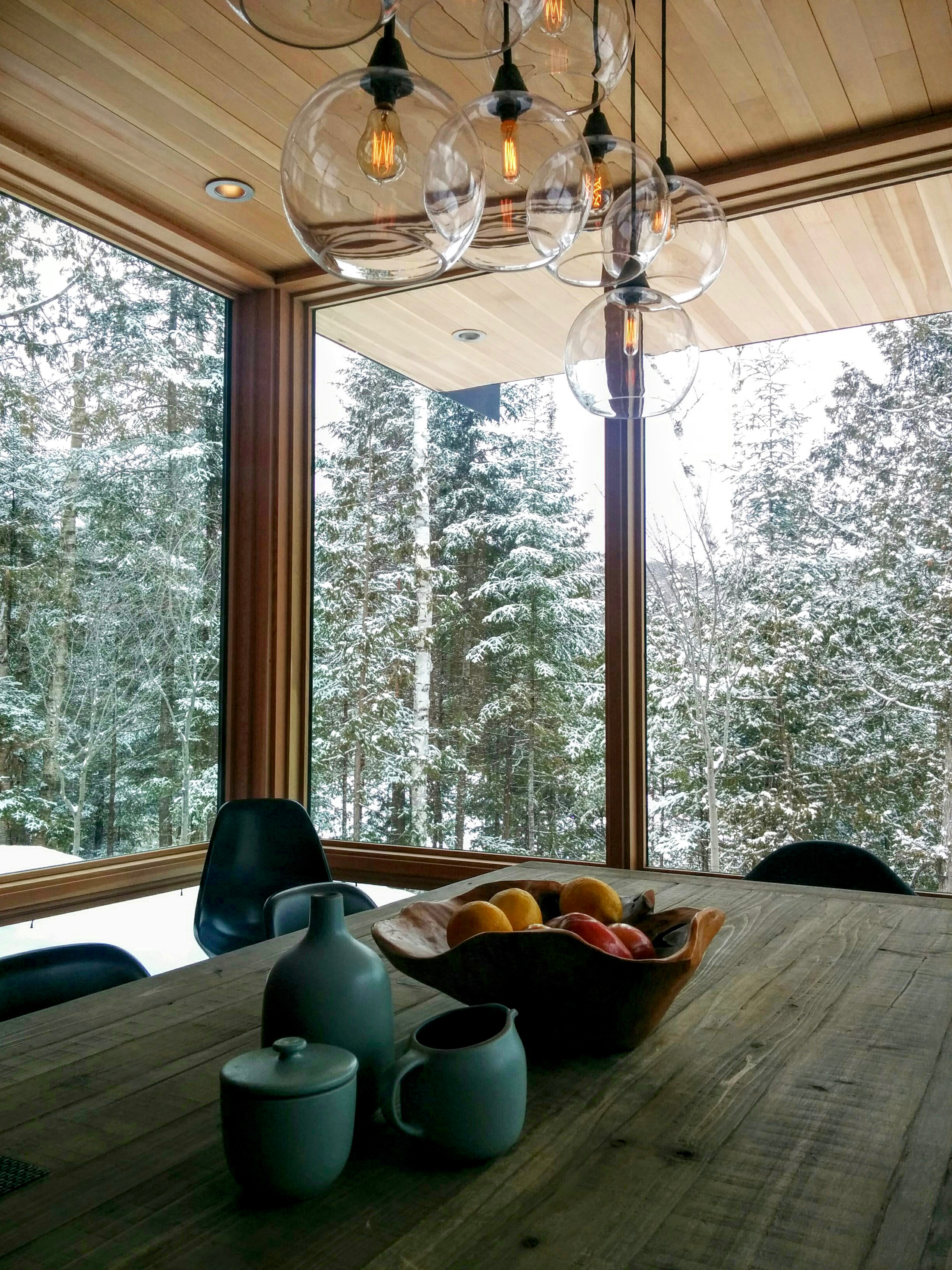 Stylish Lakeside Dining at The Bear Stand
