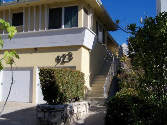 923 2nd St G  vacant 11-2010 011.jpg