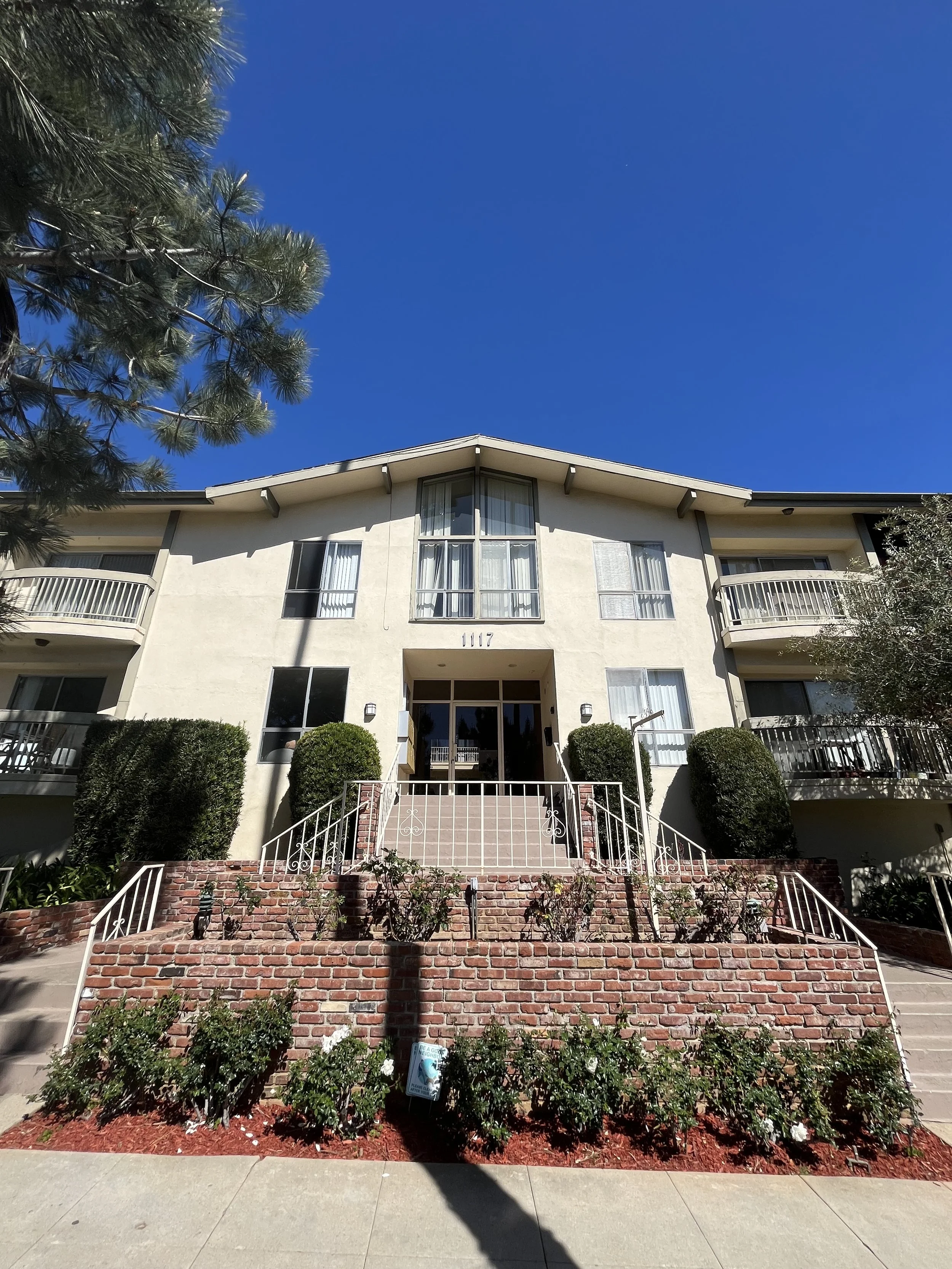 1117 9th St. # 208, Santa Monica, CA 90403  