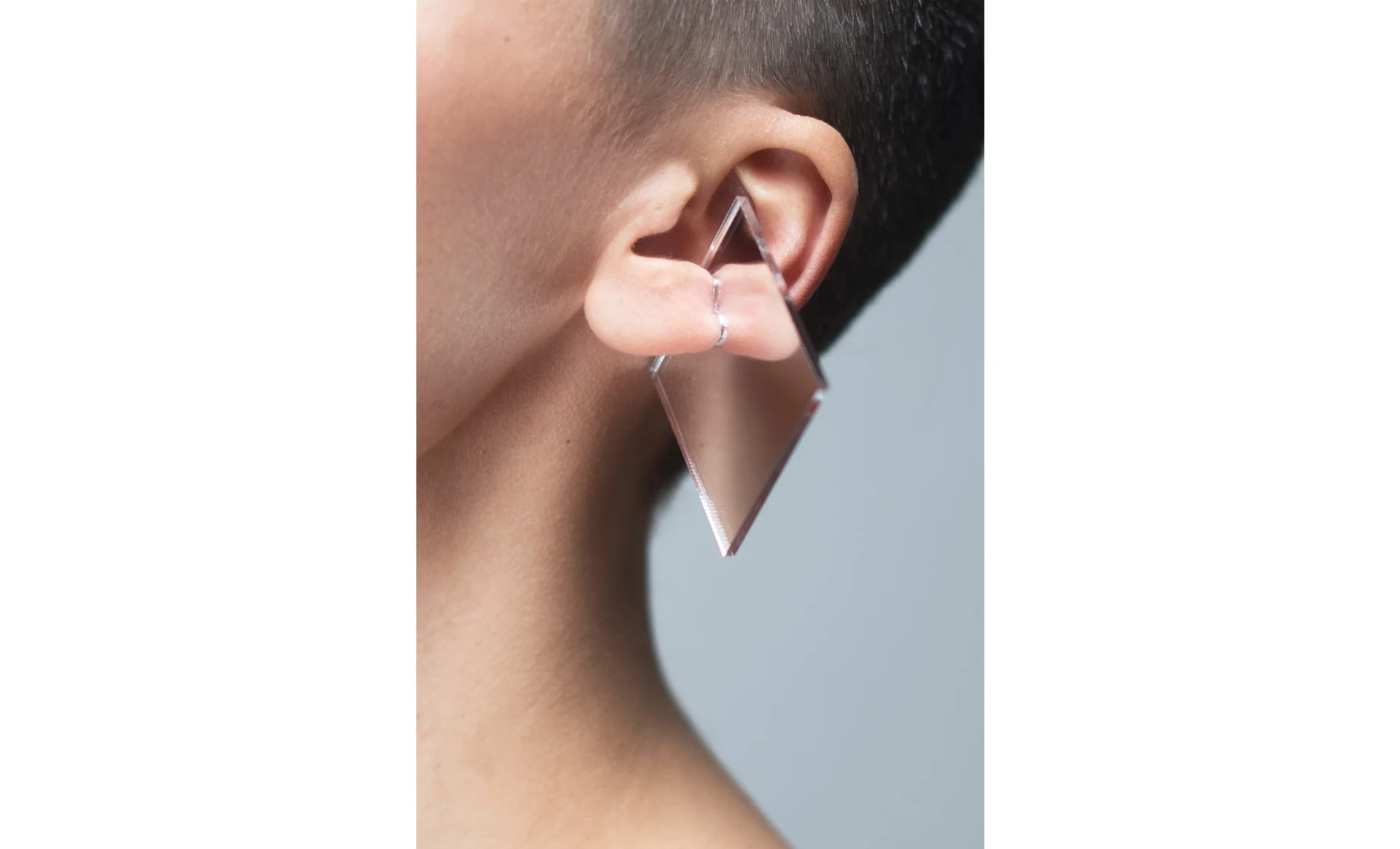 fragment-mirror-ear.jpg