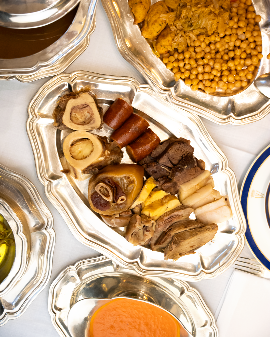 Cocido madrileño a dos manos: la tradición de Wellington y Lhardy
