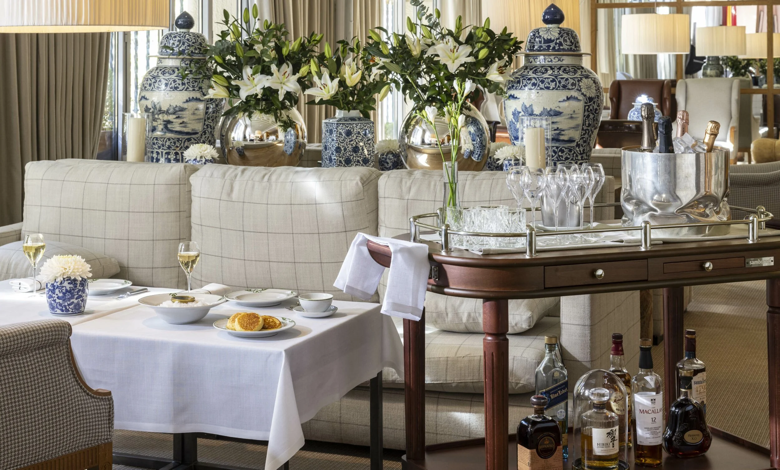 Ritual del caviar y piano en el Lobby Bar