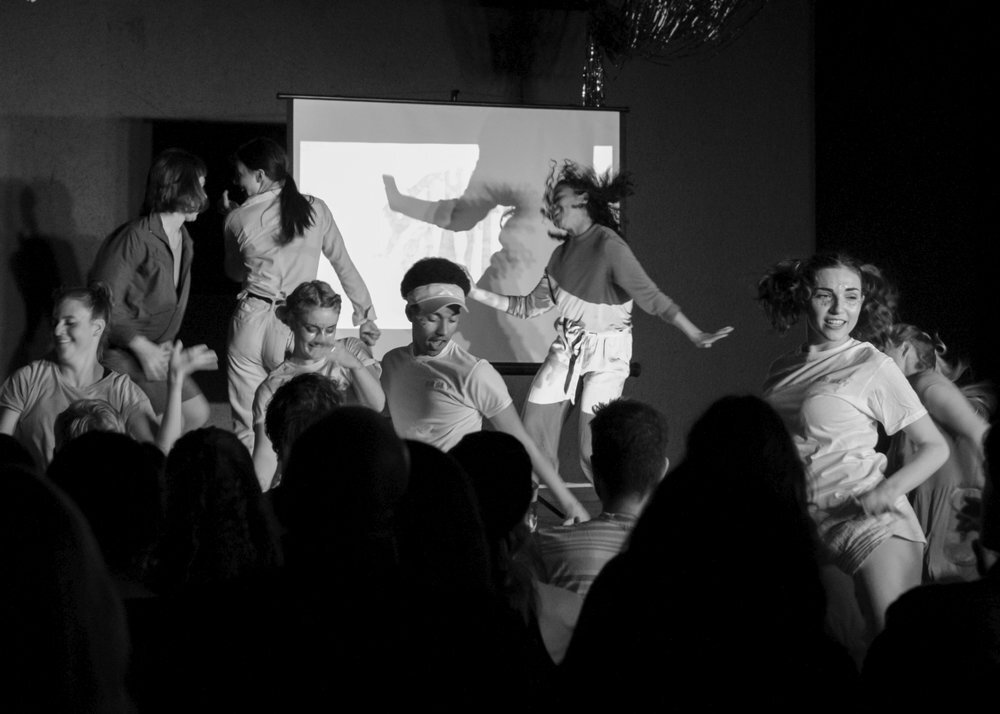 Performance+2+-+Yonis+Group+B+W.jpg