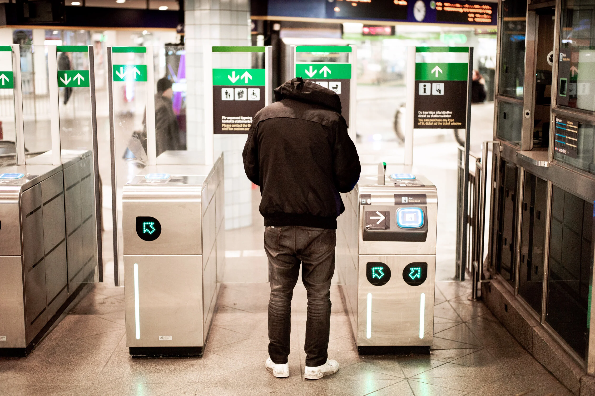 the headless commuter-1003933.jpg