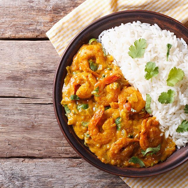 Did you know? #Korma is a greatly misunderstood #curry. Korma is “slow cooking or braising” rather than meaning a mild curry as it has become accepted in Britain. Get a slow cooker (link in bio) and prepare your best curry during this #nationalcurryweek! 🍛 #instagood #delicius #prawncurry #loveamazon #questappliances #curryweek #slowcooker