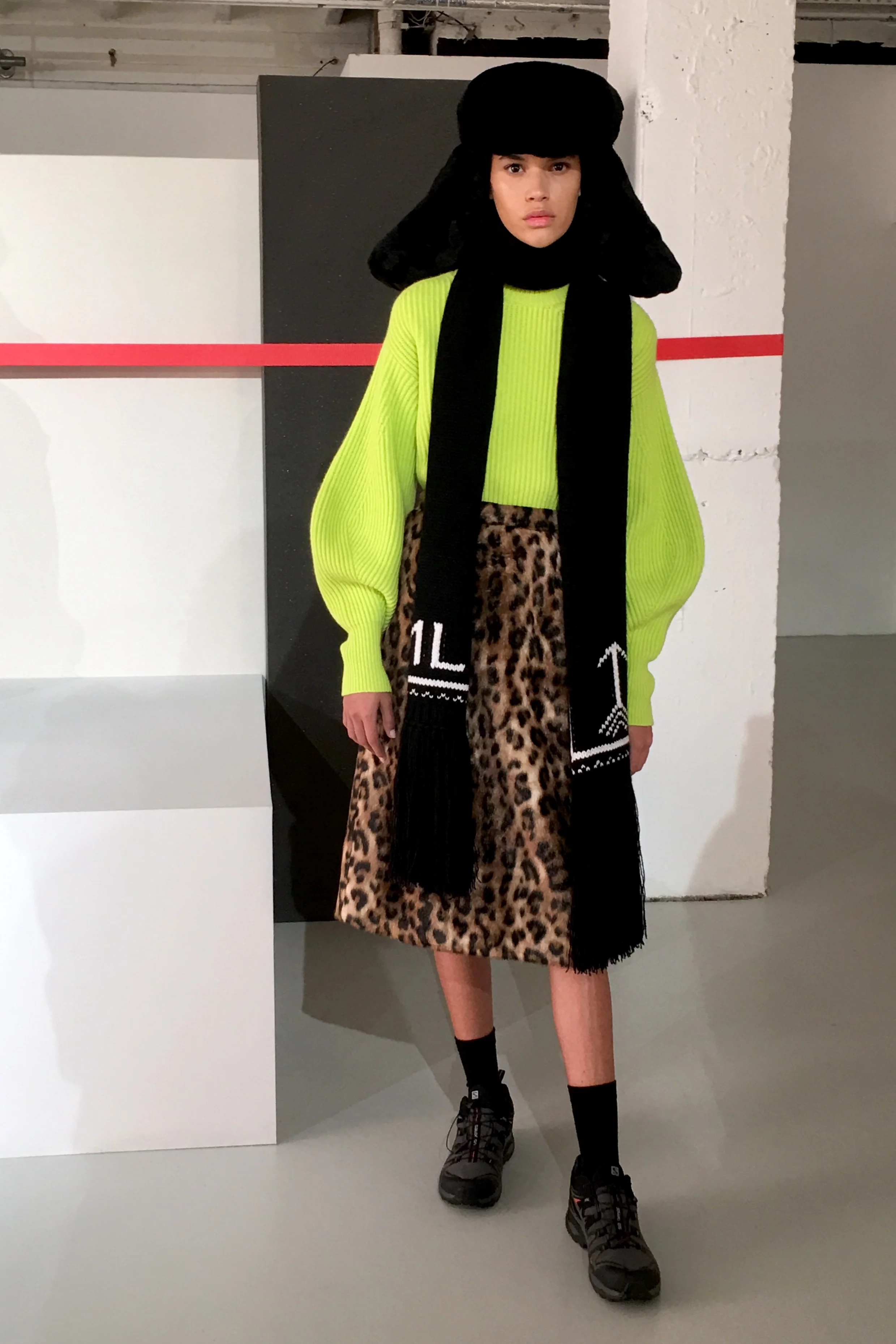 Markus Lupfer_aw19 neon leo 4.jpg