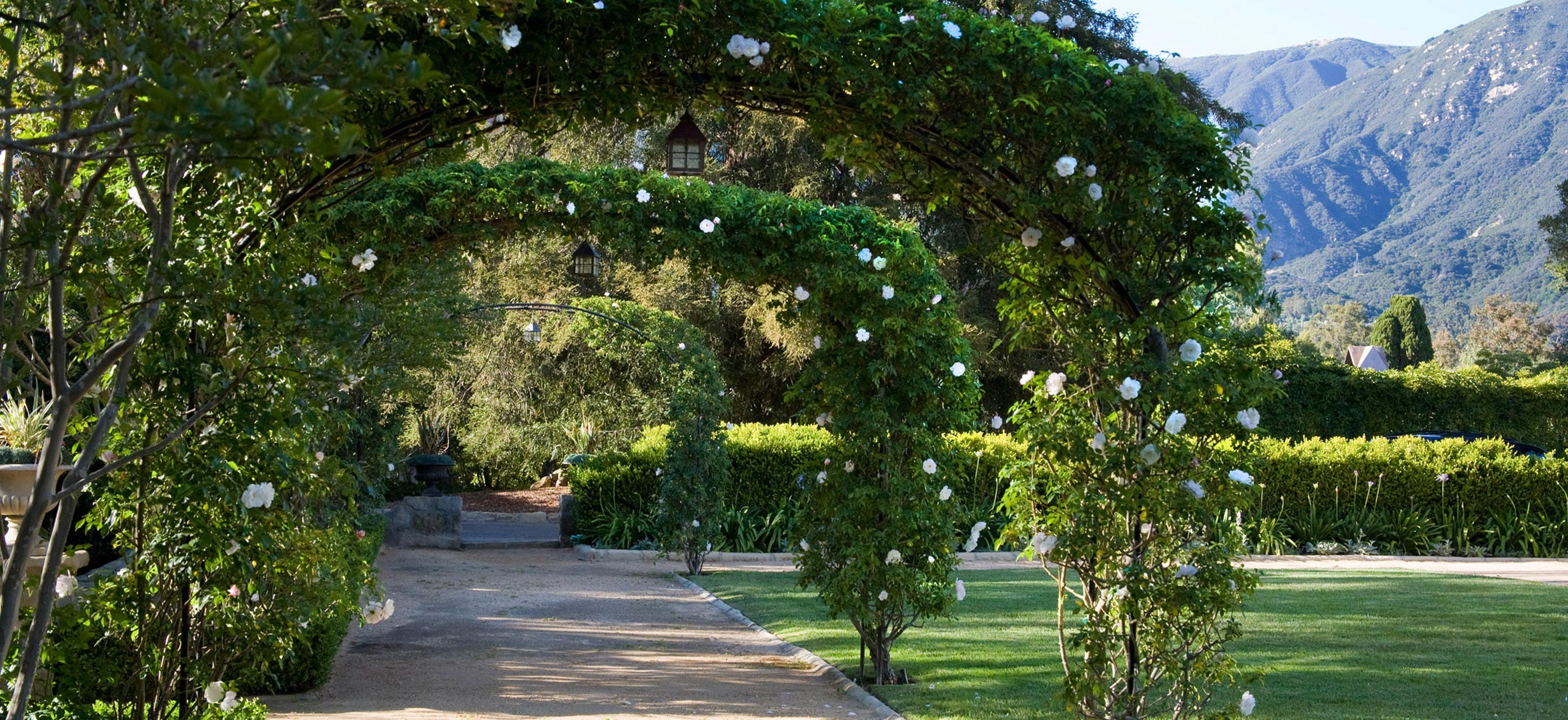 East-Valley-01-mountain-view-pergola.jpg