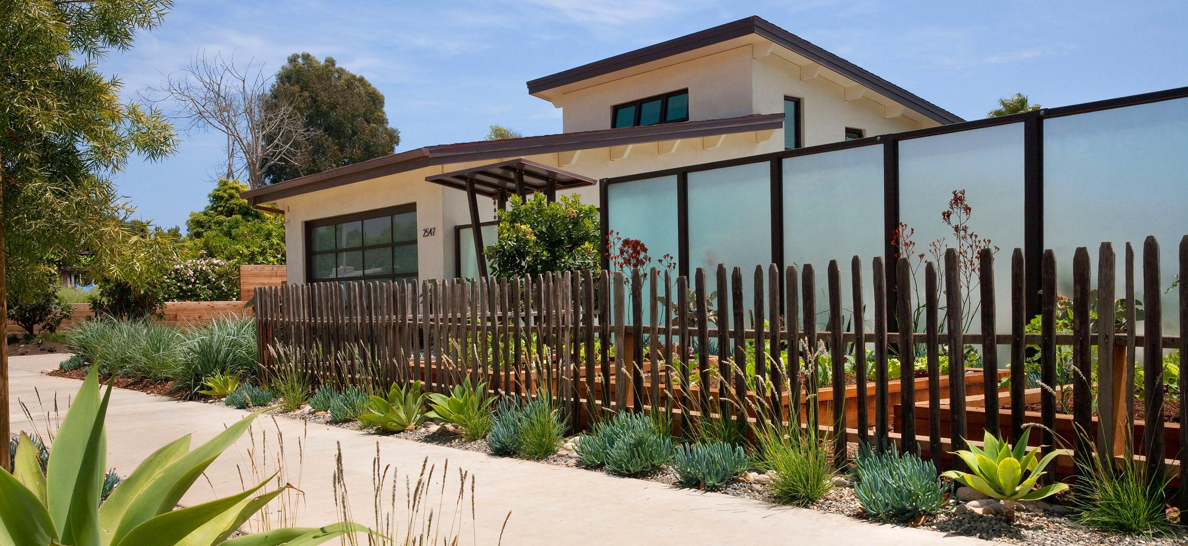 10-wooden-fence.jpg